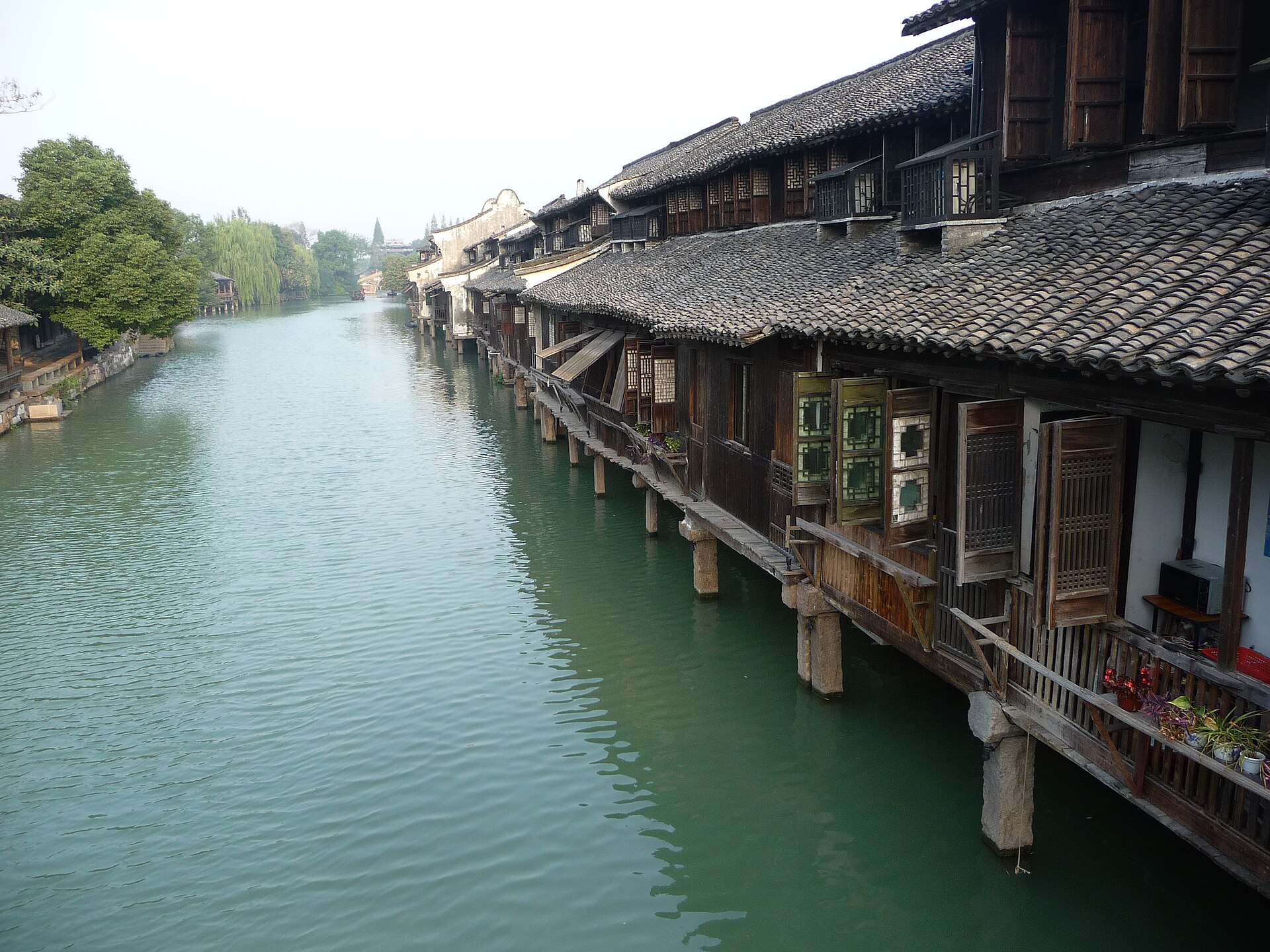 乌镇河道与临水木屋